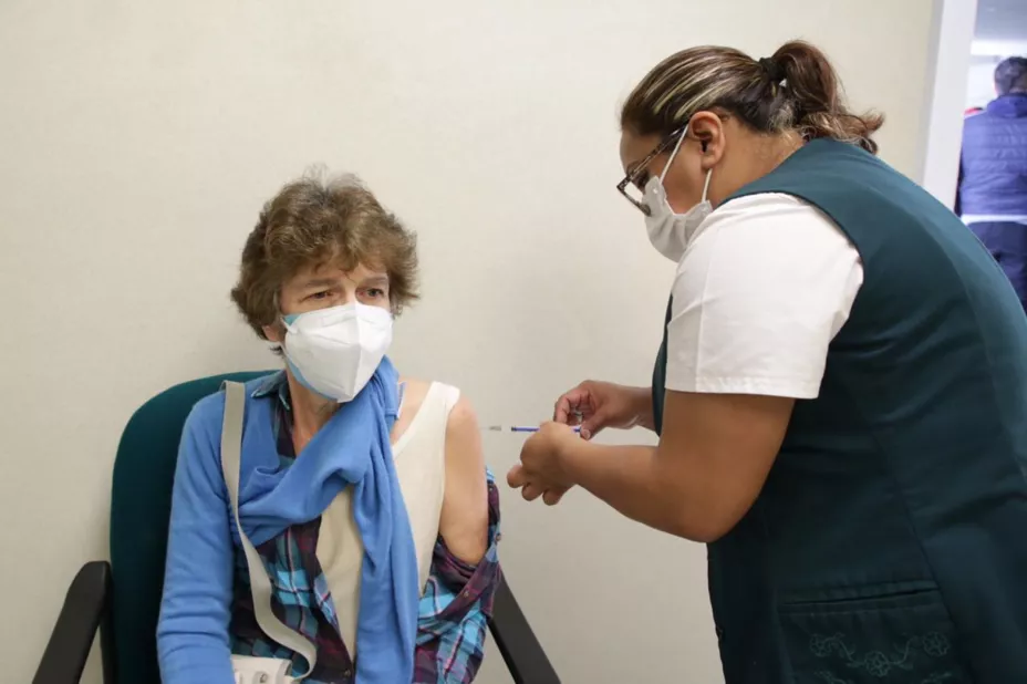 Vacuna adulta mayor IMSS.jpeg