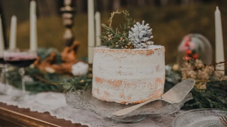 49 ideas de pastel de bodas que puedes tomar como inspiración: desde sencillos hasta muy elaborados.