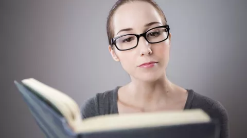 Las 3 consecuencias que sufre una persona inteligente, según la psicología