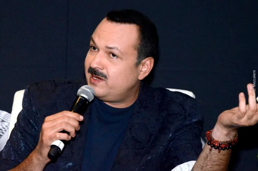 Pepe Aguilar en conferencia..jpg