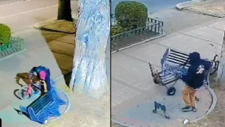 Hombre arranca una banca