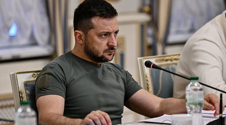 Zelenskiy busca unirse cuanto antes a la OTAN; niega pláticas con Putin.