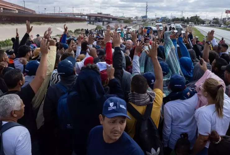 Mexicanos tratan de ingresar a Estados Unidos tras la asunción de Trump.