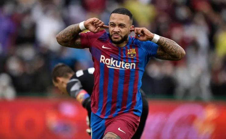 Memphis Depay celebra su gol