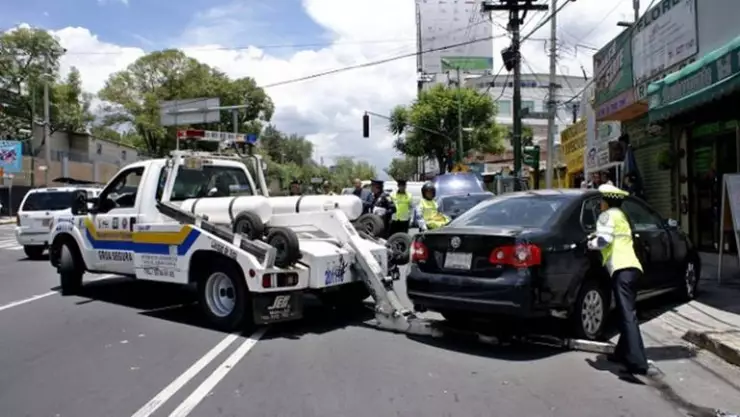 El programa Hoy No Circula aplica este lunes 15 de febrero para los vehículos con engomado color amarillo, terminación de placas 5 y 6.
