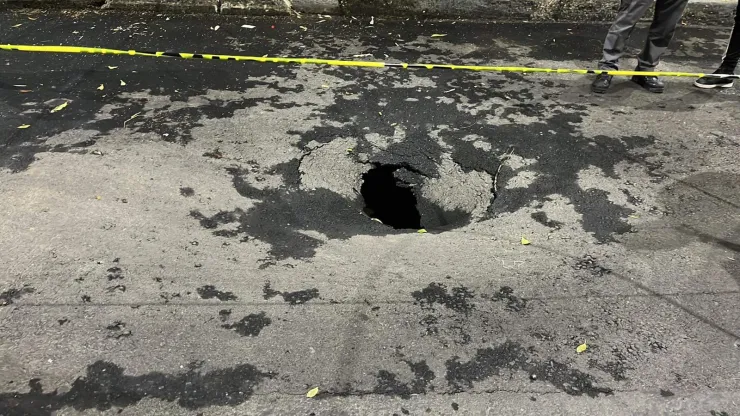 En la madrugada acordonaron un socavón en la alcaldía Tláhuac