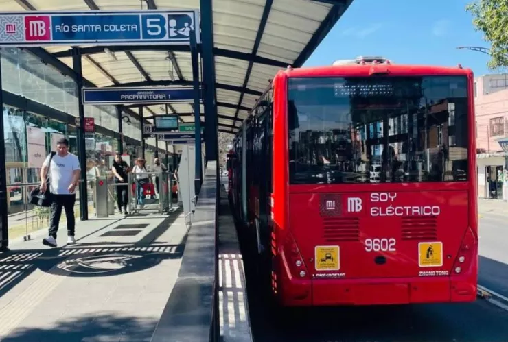 Estación del Metrobús de la Línea 5: Río Santa Culeta