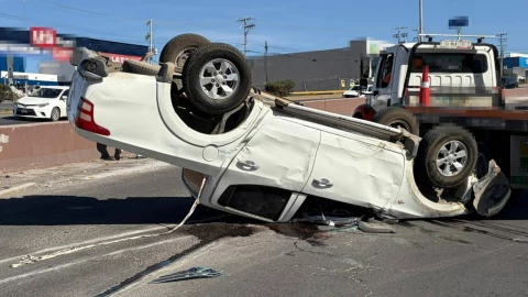 conductor volcó Periférico de la Juventud
