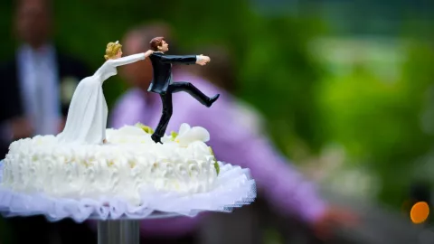 49 ideas de pastel de bodas que puedes tomar como inspiración: desde sencillos hasta muy elaborados.