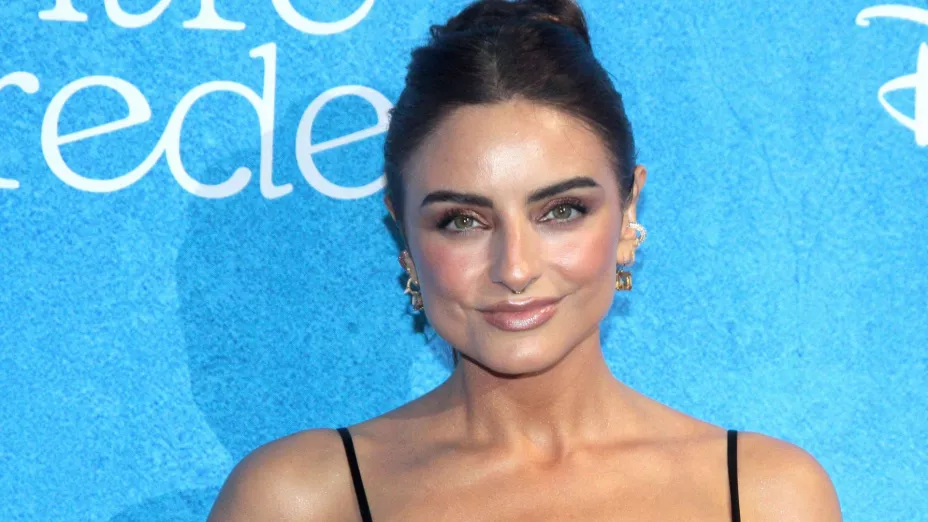 Celebridades que fueron modelos de videos musicales - Aislinn Derbez