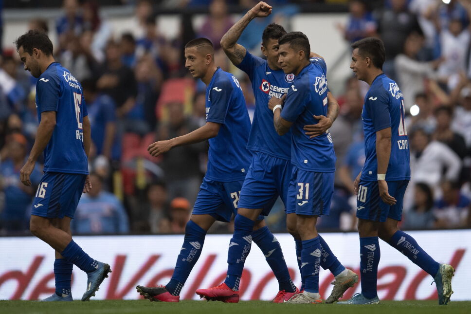 Cruz Azul golea y es más líder que nunca