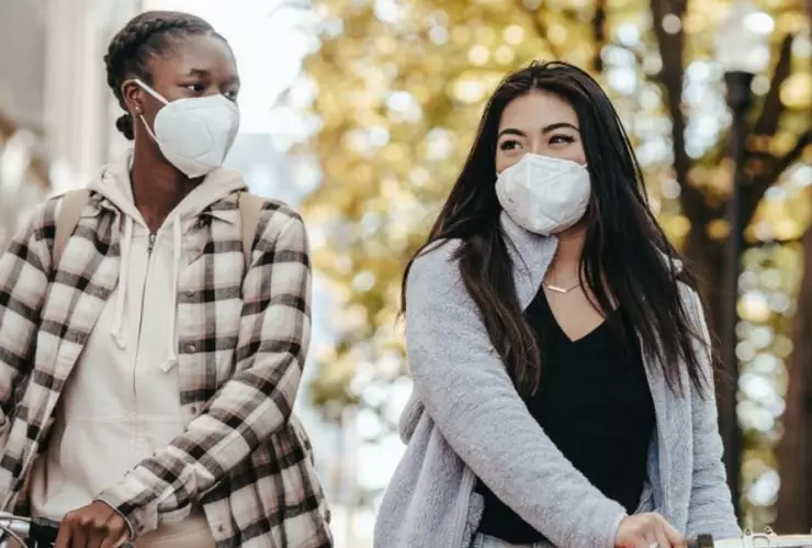 mujeres cubrebocas covid-19