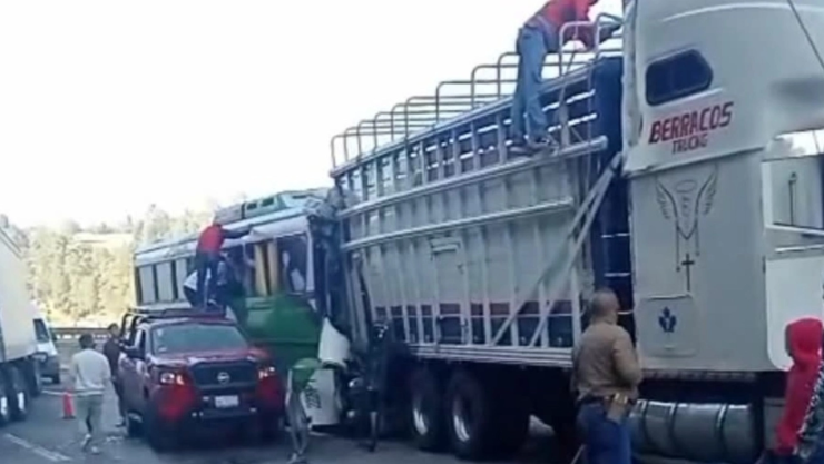 Choque múltiple México-Puebla HOY: Bloqueo parcial carretera aparatoso accidente
