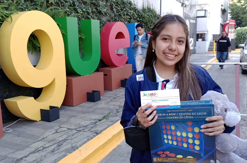El colegio CFH realizó un gran donativo al Juguetón Azteca
