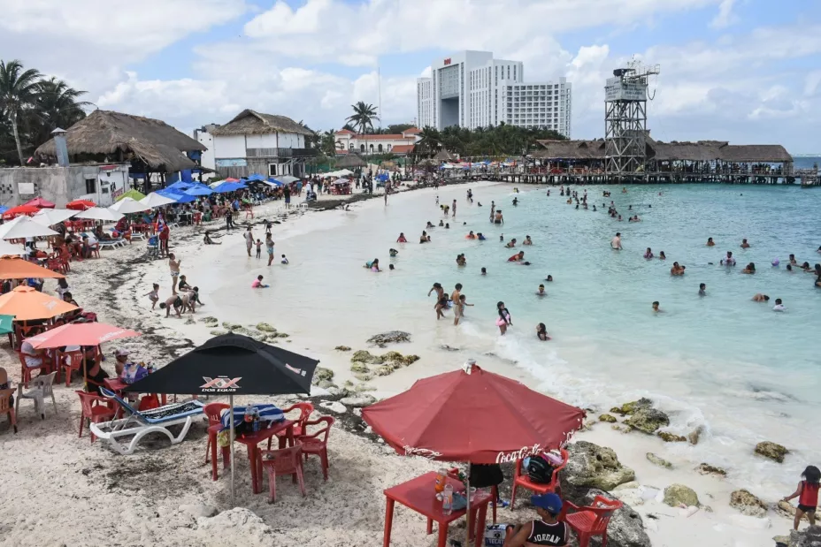 Playa y turismo cuartoscuro.jpeg