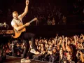 Coldplay con guitarra.jpg