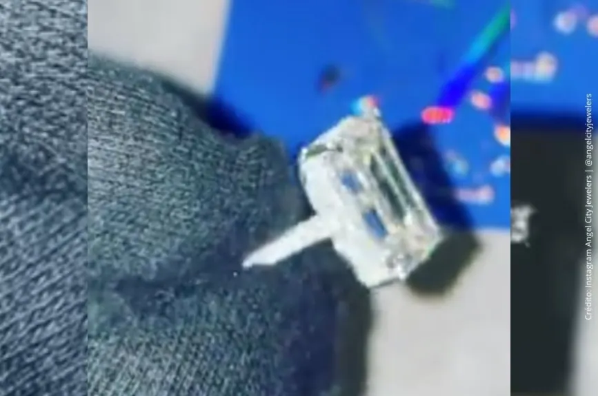 Anillo de compromiso de Belinda.
