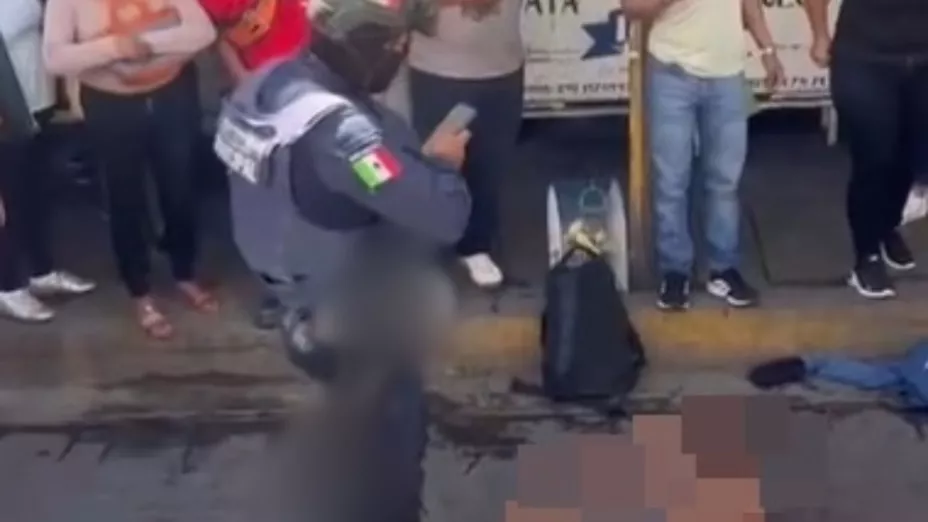 VIDEO: Pobladores golpearon a sujetos acusados de robo en el centro de Tecamachalco; 2 quedaron heridos