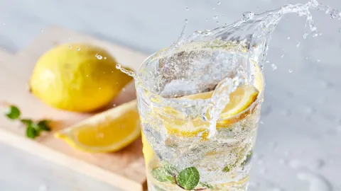 agua con limón