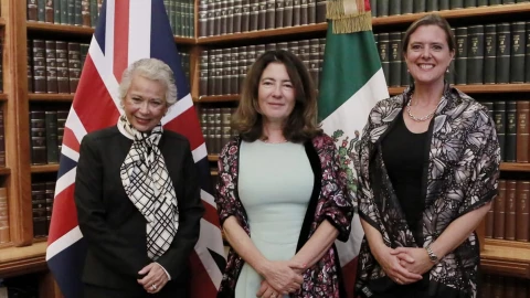 Sánchez Cordero y ministra de Reino Unido abordan caso Ayotzinapa