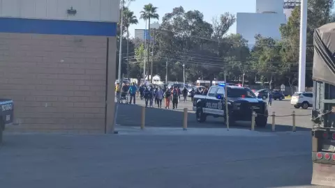 Matan a hombre que comía en puesto de tacos varios en Zona Río