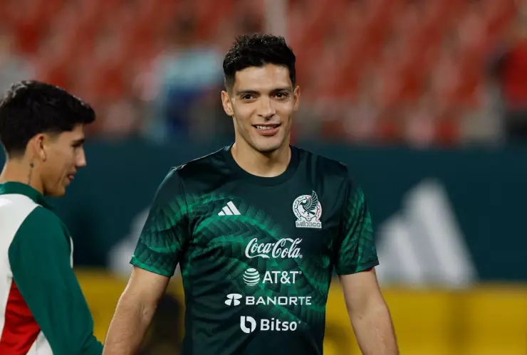 Raúl Jiménez en el entrenamiento de la Selección Mexicana previo a Qatar 2022