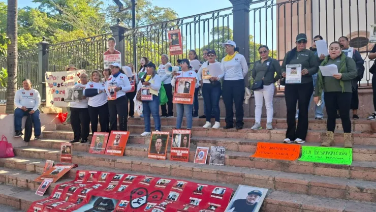 Madres buscadoras marchan en Culiacán.jpg