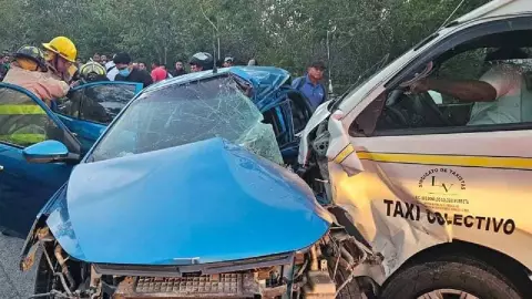 Se registra fuerte choque en la ruta de los cenotes y mantienen bloqueada la vía.jpg
