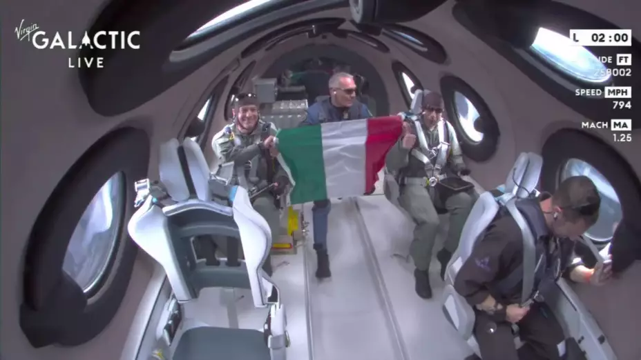bandera-italia-virgin-galactic