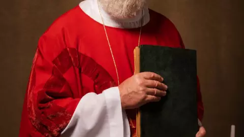 Obispo en investigación en San Diego