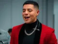 Eduin Caz traje rojo.jpg
