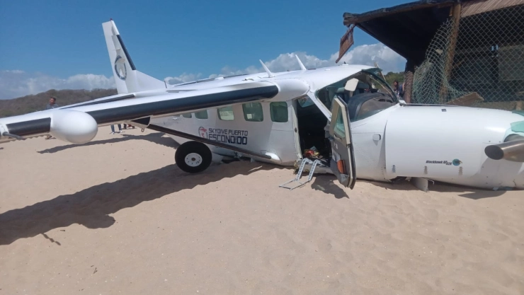 La avioneta es de uso comercial de la empresa Skydive, la cual se dedica a realizar viajes para paracaidismo en la zona turística de Puerto Escondido.