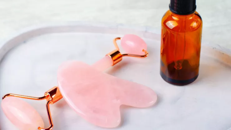 Este es el óleo hidratante de 2 ingredientes que rejuvenece tu rostro