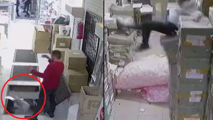 joven distraído con el celular cae en hoyo de bodega y se salva gracias a unas cajas.jpg