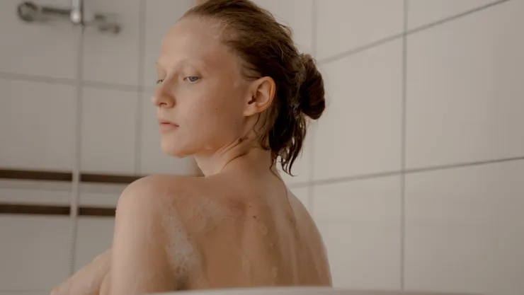 ¿Qué parte del cuerpo se lava primero al bañarse? Esto dicen los los dermatólogos