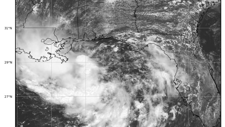 Barry, a punto de tocar tierra en Nueva Orleans