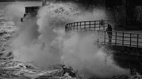 Oleaje de hasta 3 metros en la península de Baja California este fin de semana.jpg