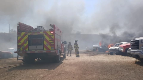 Incendio en yonke Guanajuato capital lunes 9 febrero 2026.png