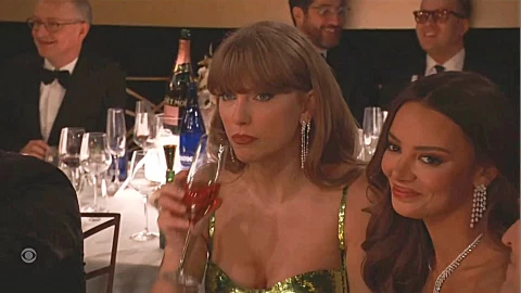 Golden Globes, chiste sobre Travis Kelce que a Taylor Swift no le gustó