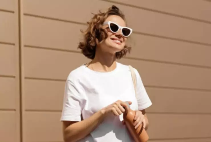 Qué significa usar lentes de sol todos los días, según la psicología