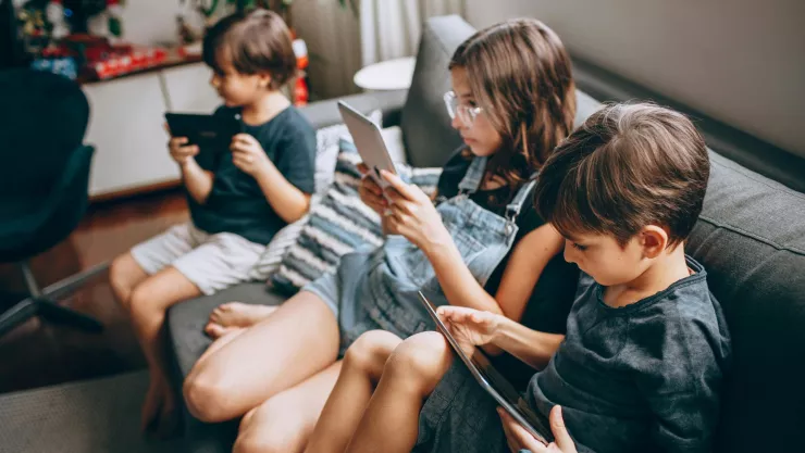 Niños en pantallas.jpg