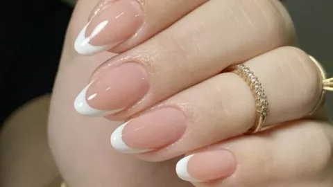 9 diseños de uñas almendradas cortas que te harán lucir muy elegante: las usan las artistas