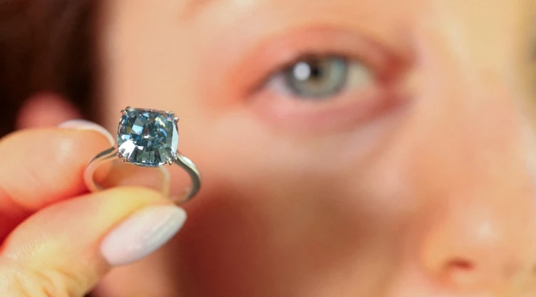 Diamante azul de subasta