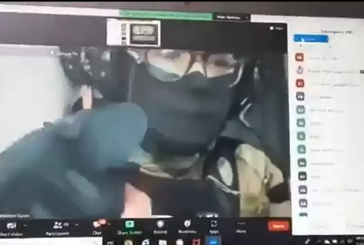 Hombre amenaza de muerte en clase virtual.