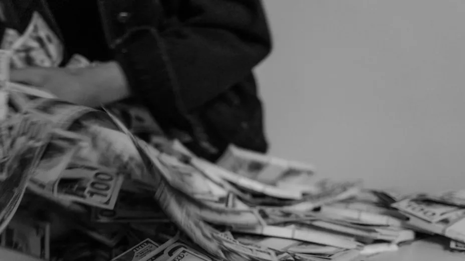 Asalto en Plaza Vía San Ángel deja empleados sometidos por hombre armado