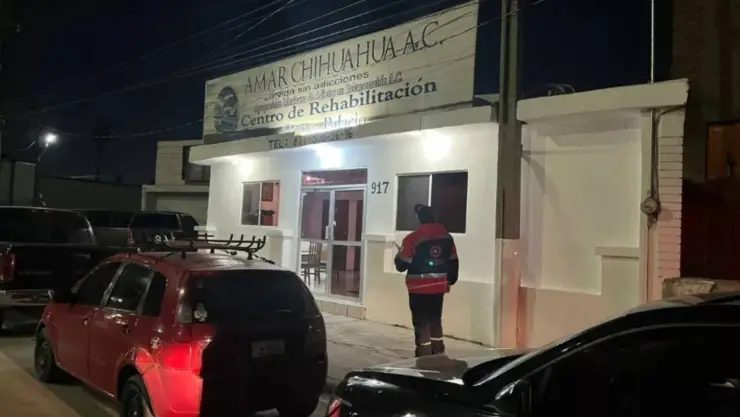 Rescatan a un joven
