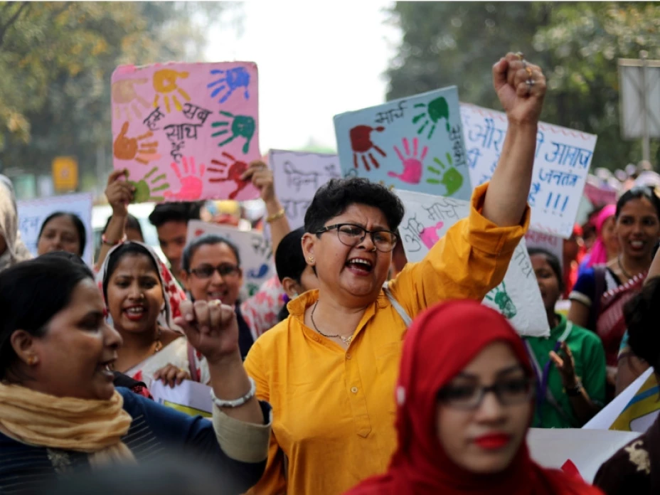 Mujeres marchan por derechos.