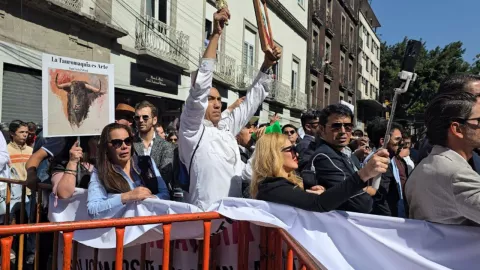 Manifestantes fiesta brava CDMX