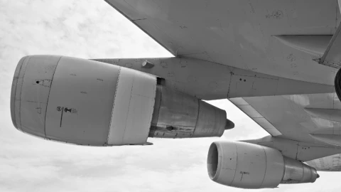 Hombre muere succionado por turbina de avion