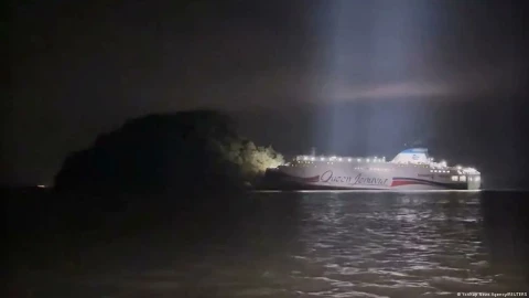 Ferry encallado en Corea del Sur hoy 19 de noviembre de 2025.jpg